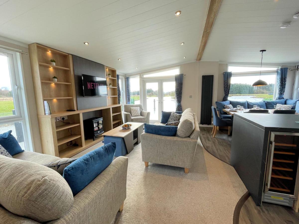 Luxury Lakeside Lodge With Htub Beautiful Views แอนนัน ภายนอก รูปภาพ
