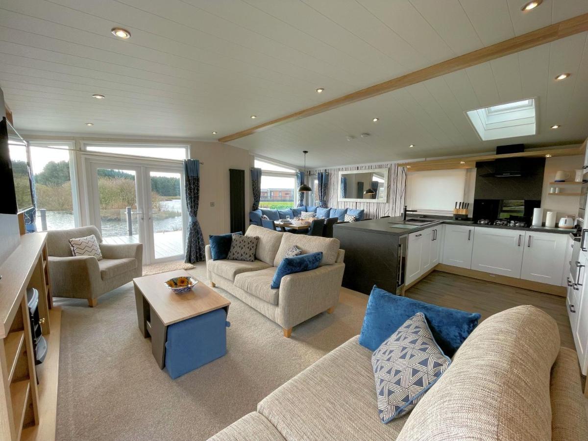 Luxury Lakeside Lodge With Htub Beautiful Views แอนนัน ภายนอก รูปภาพ
