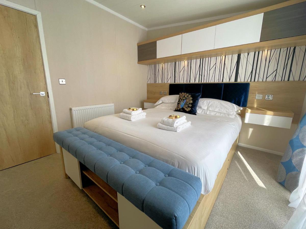 Luxury Lakeside Lodge With Htub Beautiful Views แอนนัน ภายนอก รูปภาพ
