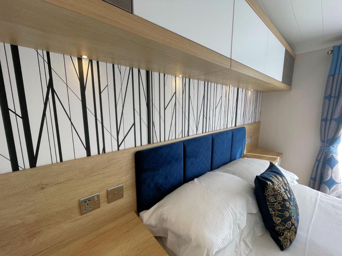 Luxury Lakeside Lodge With Htub Beautiful Views แอนนัน ภายนอก รูปภาพ